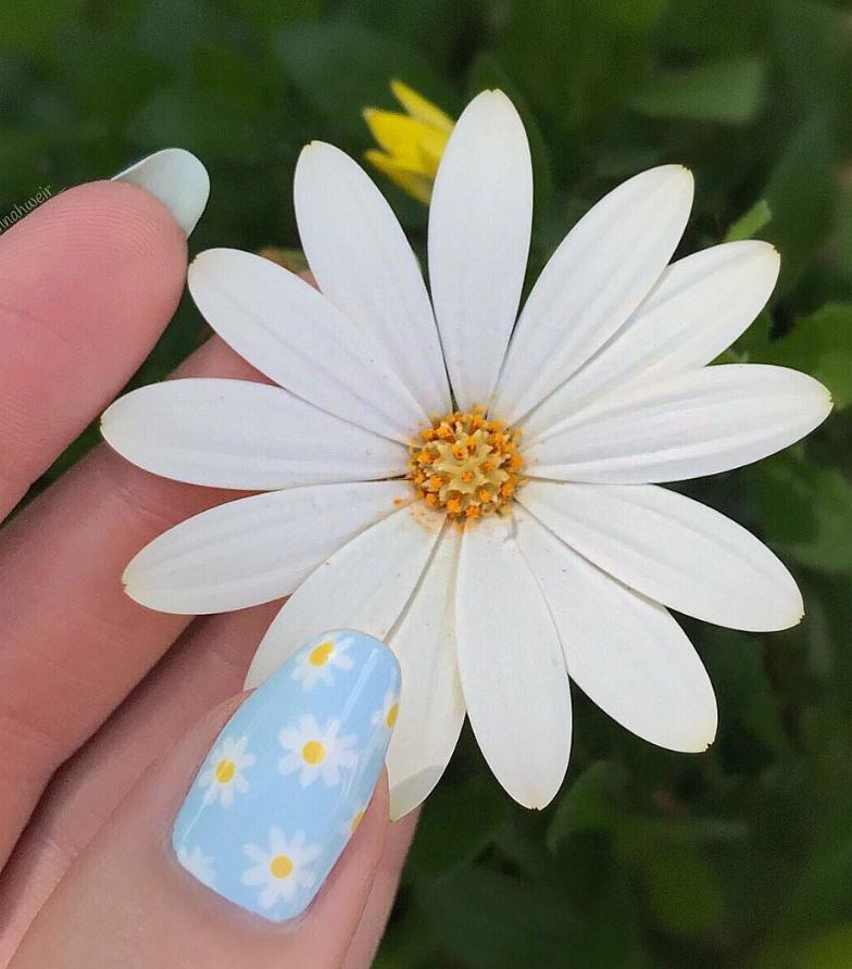 40 Awesome Nail Art Ideas by Hannah Weir